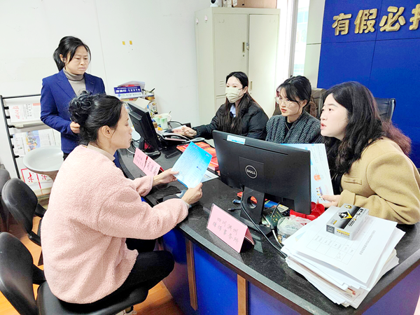 岳池縣市場(chǎng)監(jiān)管局聯(lián)合縣司法局開展“3·15”國(guó)際消費(fèi)者權(quán)益日法律咨詢活動(dòng)